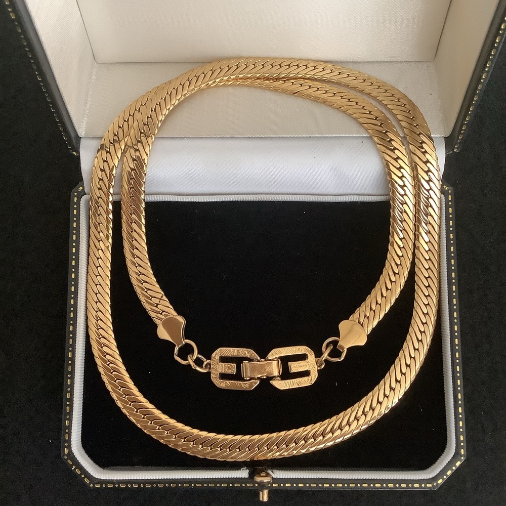 Vintage Givenchy gold tone herringbone necklace. - Picture 6 of 9